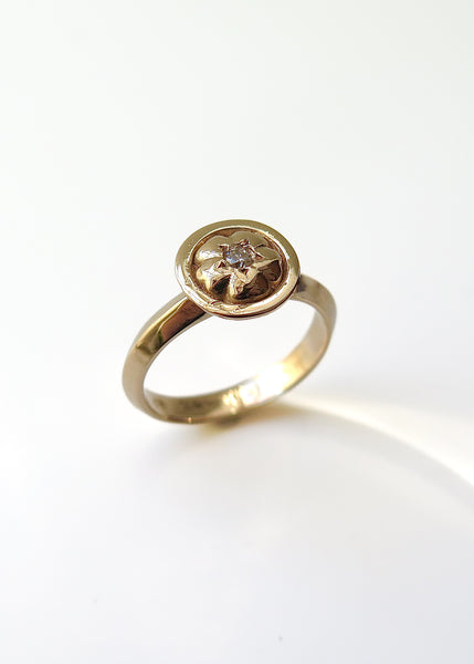 Small flower ring with White Diamond